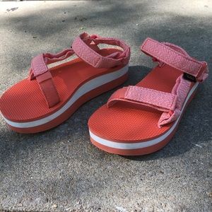 **SOLD***Orange and white platform Tevas